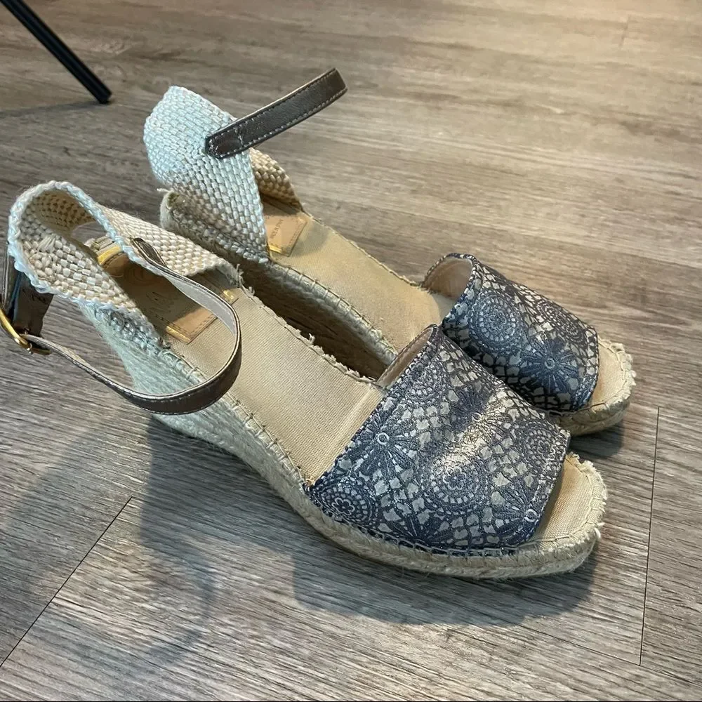 VIDORETTA Gray Silver Metallic Floral Espadrille Wedge Sandals